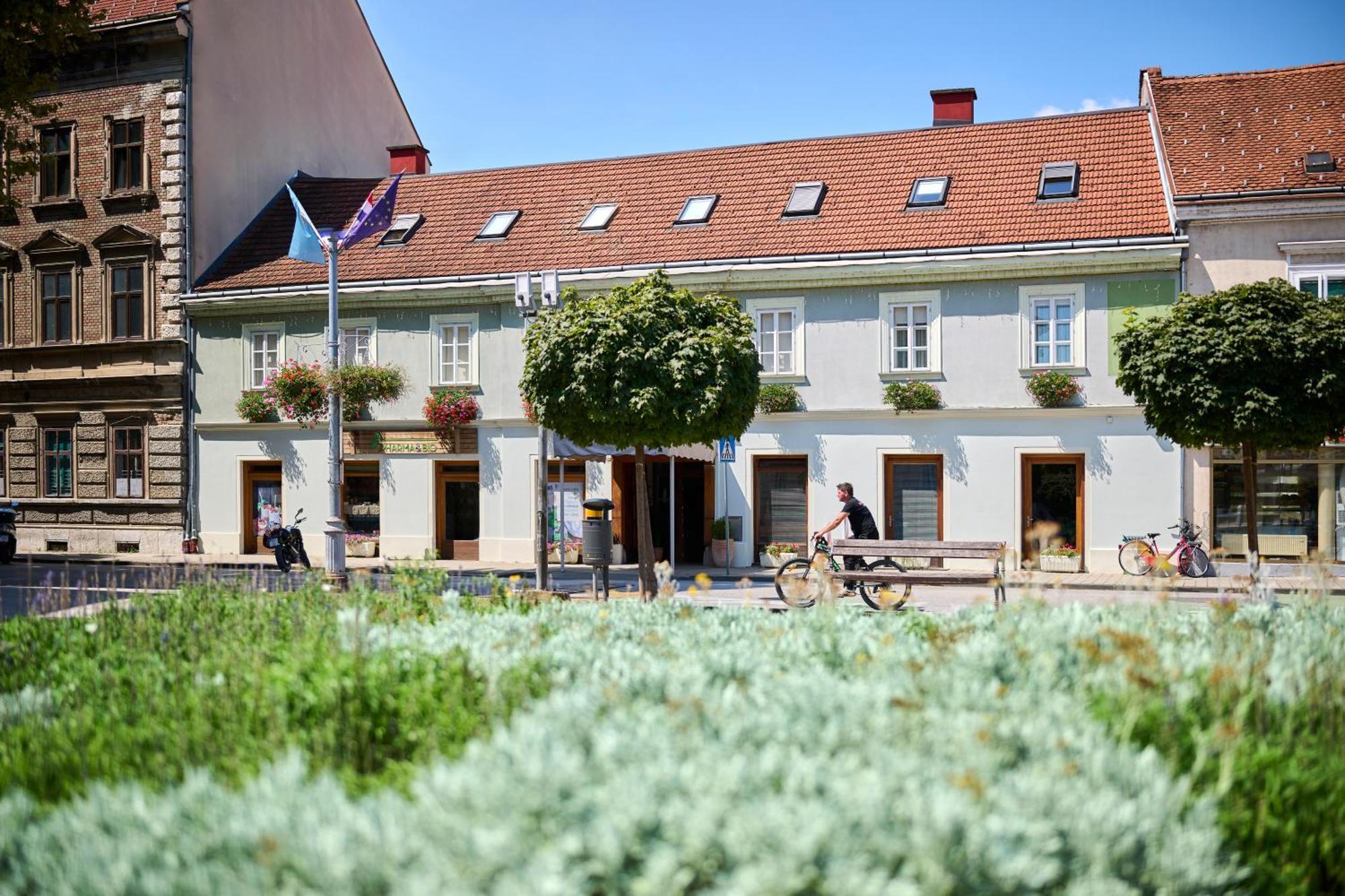 Hotel Kadoor Karlovac Exterior photo