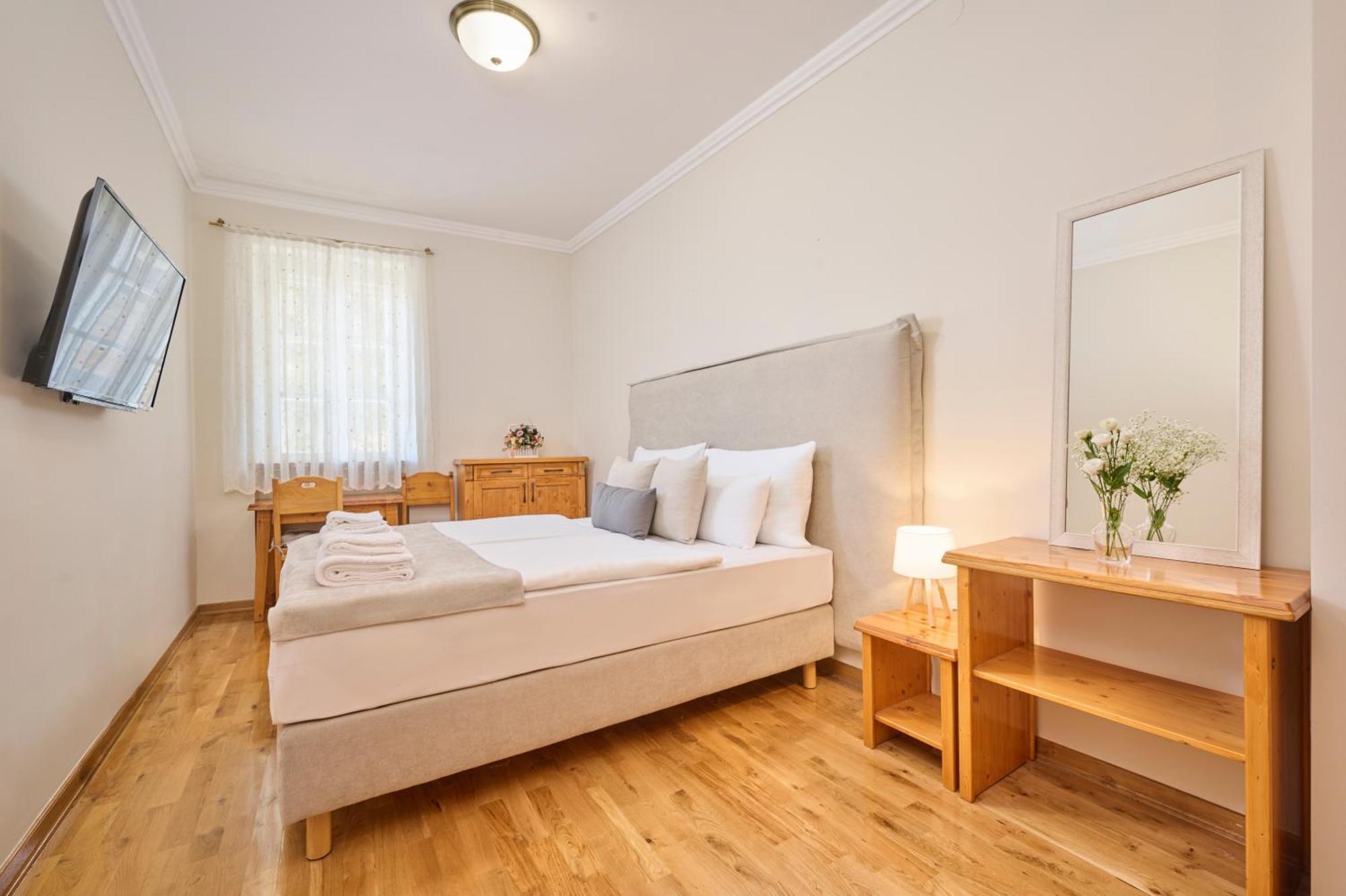 Hotel Kadoor Karlovac Exterior photo