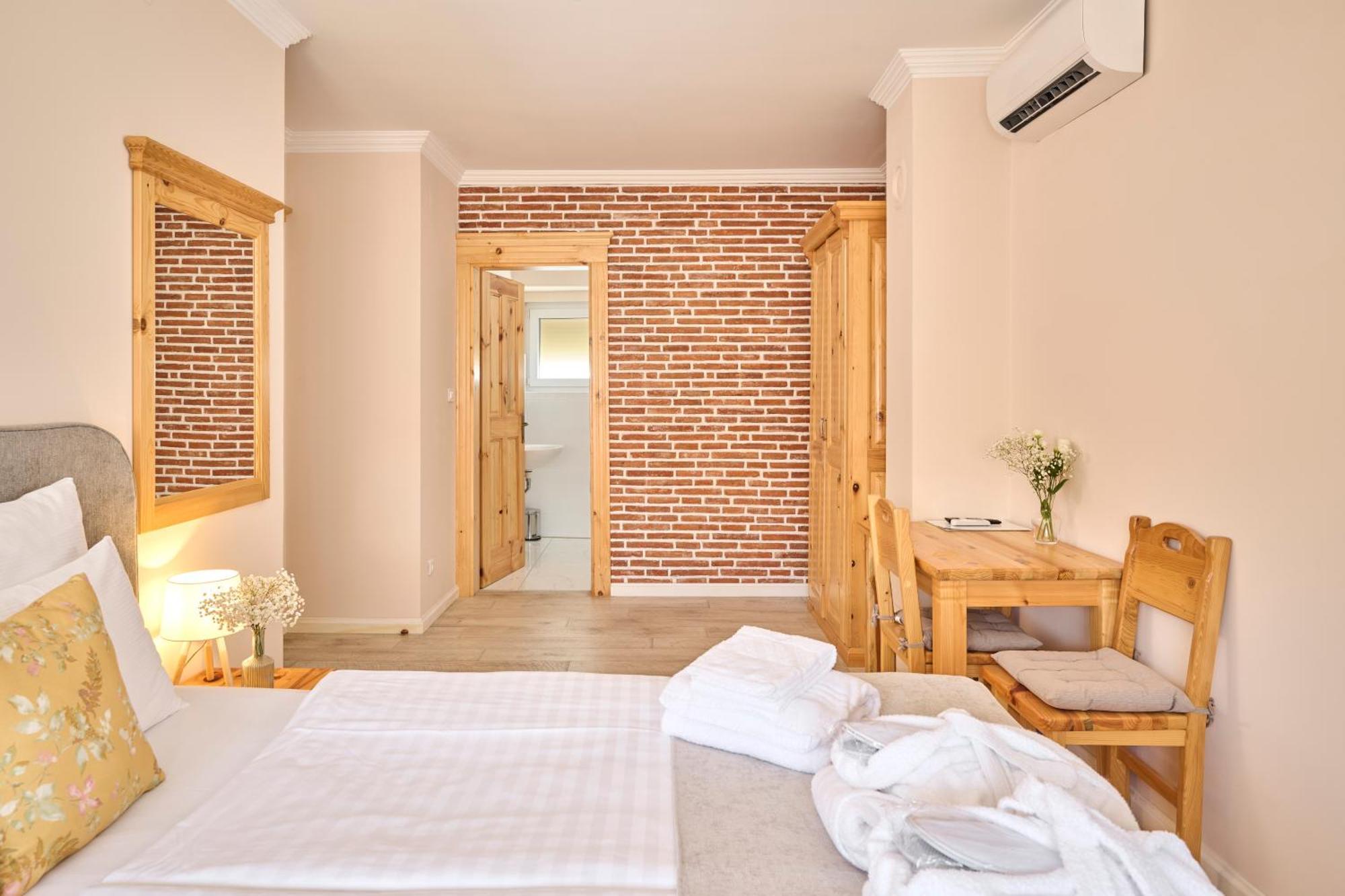 Hotel Kadoor Karlovac Exterior photo